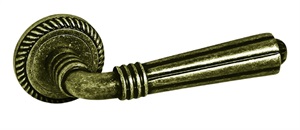 Вид: Спереди